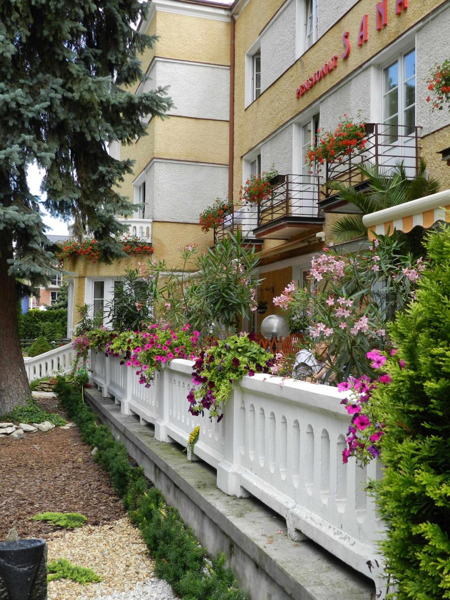 Pensjonat Sanato Hotel Busko Zdroj Exterior photo