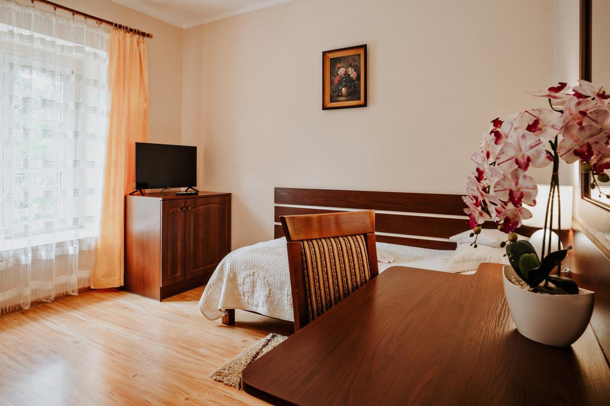 Pensjonat Sanato Hotel Busko Zdroj Exterior photo